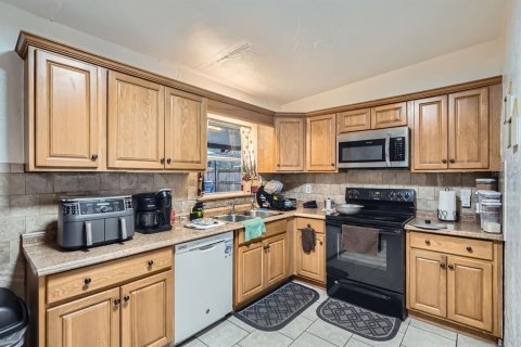 House in Orlando, Florida 3 bedrooms, 149.39 sq.m. № 1090507 - photo 6