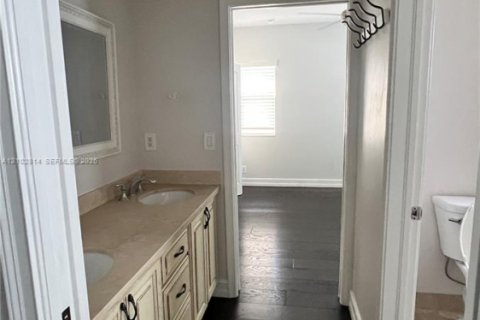 Casa en venta en Oakland Park, Florida, 4 dormitorios, 264.96 m2 № 2407334 - foto 21