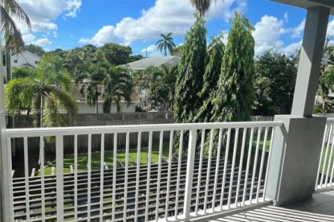 Casa en venta en Oakland Park, Florida, 4 dormitorios, 264.96 m2 № 2407334 - foto 7