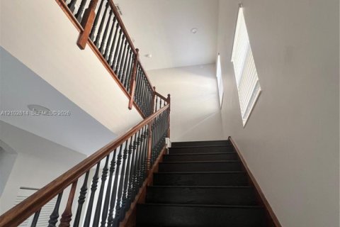 Casa en venta en Oakland Park, Florida, 4 dormitorios, 264.96 m2 № 2407334 - foto 2