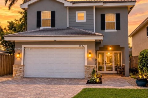 Casa en Oakland Park, Florida 4 dormitorios, 264.96 m2 № 2407334
