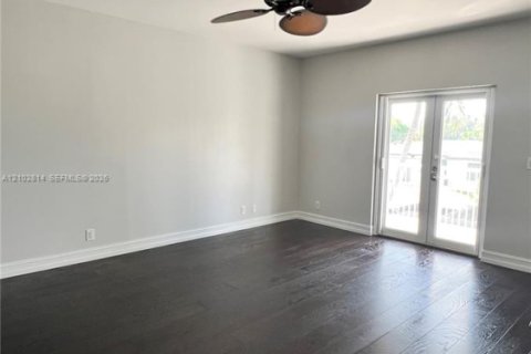 Casa en venta en Oakland Park, Florida, 4 dormitorios, 264.96 m2 № 2407334 - foto 3