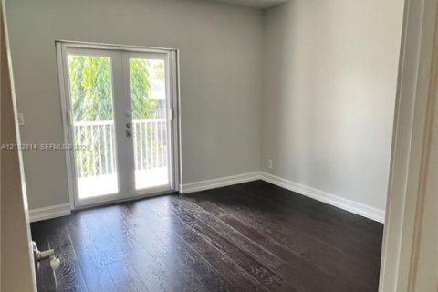 Casa en venta en Oakland Park, Florida, 4 dormitorios, 264.96 m2 № 2407334 - foto 8