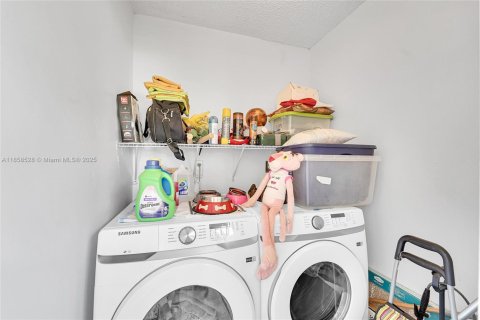 Condominio en alquiler en Miami, Florida, 2 dormitorios, 77.57 m2 № 1882003 - foto 27