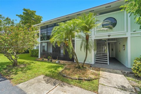 Condominio en alquiler en Miami, Florida, 2 dormitorios, 77.57 m2 № 1882003 - foto 2