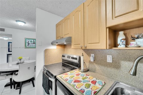 Condominio en alquiler en Miami, Florida, 2 dormitorios, 77.57 m2 № 1882003 - foto 18