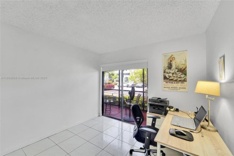Condominio en alquiler en Miami, Florida, 2 dormitorios, 77.57 m2 № 1882003 - foto 21