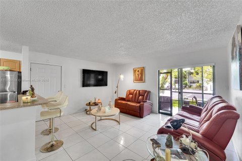 Condominio en alquiler en Miami, Florida, 2 dormitorios, 77.57 m2 № 1882003 - foto 14
