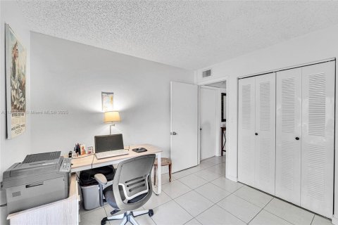 Condominio en alquiler en Miami, Florida, 2 dormitorios, 77.57 m2 № 1882003 - foto 22