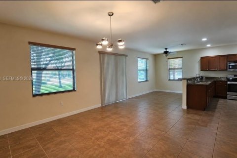 Villa ou maison à vendre à Hialeah, Floride: 3 chambres, 217.86 m2 № 2246863 - photo 11