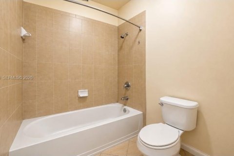 Villa ou maison à vendre à Hialeah, Floride: 3 chambres, 217.86 m2 № 2246863 - photo 30