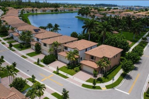 Villa ou maison à Hialeah, Floride 3 chambres, 217.86 m2 № 2246863