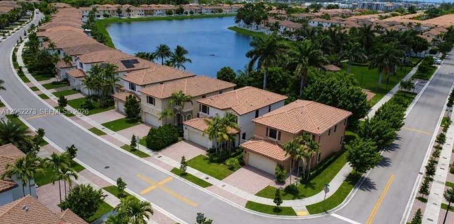 Villa ou maison à Hialeah, Floride 3 chambres, 217.86 m2 № 2246863
