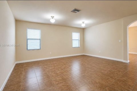 Villa ou maison à vendre à Hialeah, Floride: 3 chambres, 217.86 m2 № 2246863 - photo 5