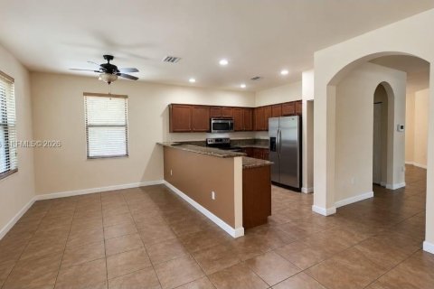 Villa ou maison à vendre à Hialeah, Floride: 3 chambres, 217.86 m2 № 2246863 - photo 10