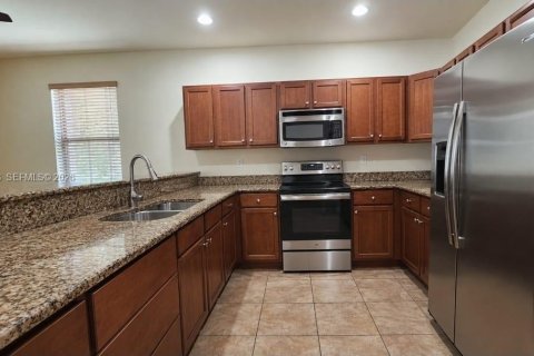 Villa ou maison à vendre à Hialeah, Floride: 3 chambres, 217.86 m2 № 2246863 - photo 12