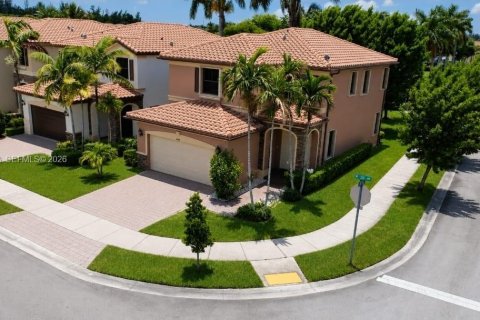Villa ou maison à vendre à Hialeah, Floride: 3 chambres, 217.86 m2 № 2246863 - photo 2
