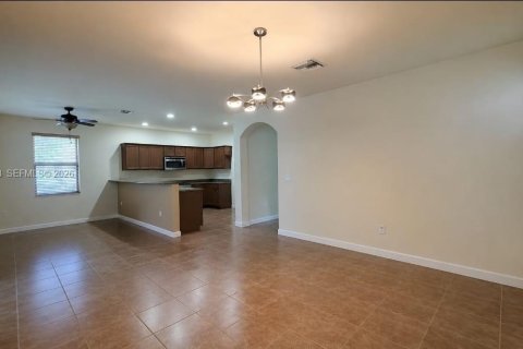 Villa ou maison à vendre à Hialeah, Floride: 3 chambres, 217.86 m2 № 2246863 - photo 9