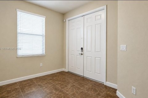 Villa ou maison à vendre à Hialeah, Floride: 3 chambres, 217.86 m2 № 2246863 - photo 4