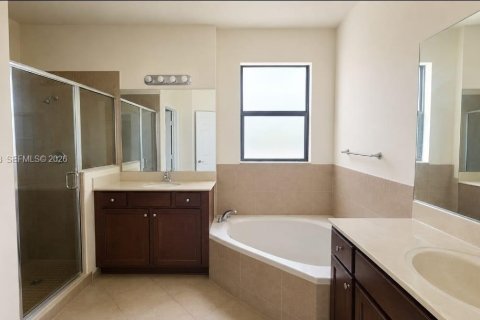 Villa ou maison à vendre à Hialeah, Floride: 3 chambres, 217.86 m2 № 2246863 - photo 22