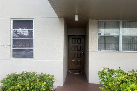 Condominio en alquiler en Davie, Florida, 3 dormitorios, 107.3 m2 № 1976798 - foto 3
