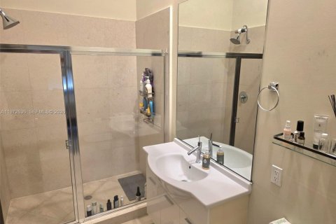 Condominio en venta en Miami, Florida, 3 dormitorios, 173.73 m2 № 2032932 - foto 9