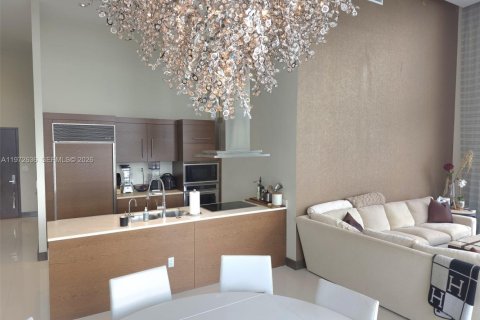 Condominio en venta en Miami, Florida, 3 dormitorios, 173.73 m2 № 2032932 - foto 3