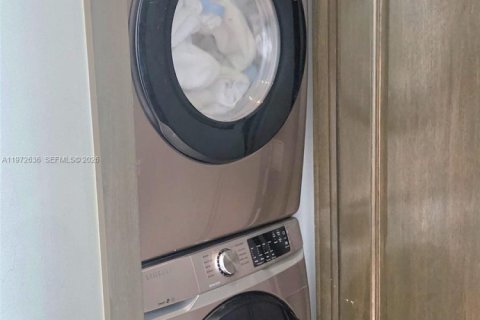 Copropriété à vendre à Miami, Floride: 3 chambres, 173.73 m2 № 2032932 - photo 23