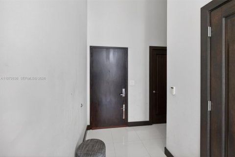 Copropriété à vendre à Miami, Floride: 3 chambres, 173.73 m2 № 2032932 - photo 30