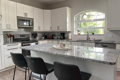 House in Sarasota, Florida 3 bedrooms, 145.21 sq.m. № 2227509 - photo 9