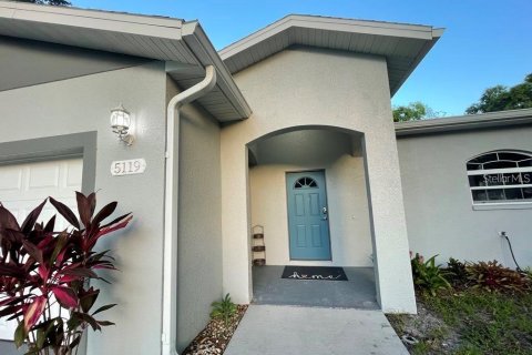 House in Sarasota, Florida 3 bedrooms, 145.21 sq.m. № 2227509 - photo 2