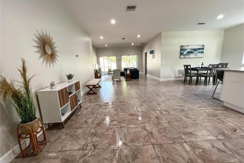 House in Sarasota, Florida 3 bedrooms, 145.21 sq.m. № 2227509 - photo 3