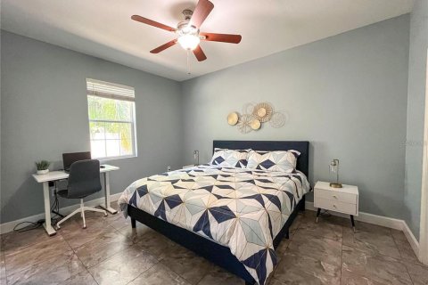 House in Sarasota, Florida 3 bedrooms, 145.21 sq.m. № 2227509 - photo 14