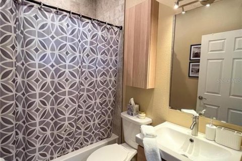 House in Sarasota, Florida 3 bedrooms, 145.21 sq.m. № 2227509 - photo 13