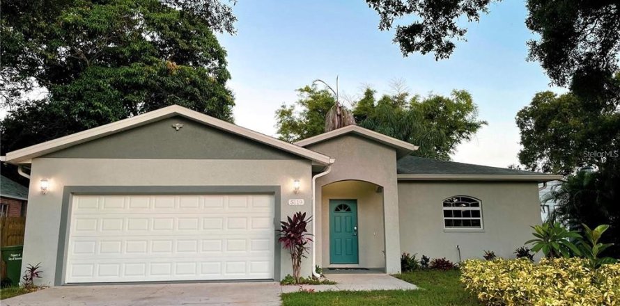 House in Sarasota, Florida 3 bedrooms, 145.21 sq.m. № 2227509