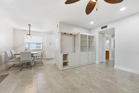 Condo in Delray Beach, Florida, 2 bedrooms  № 2184620 - photo 7