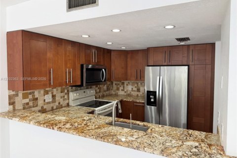 Touwnhouse à louer à Davie, Floride: 3 chambres, 123.37 m2 № 2407254 - photo 2
