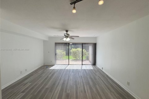 Touwnhouse à louer à Davie, Floride: 3 chambres, 123.37 m2 № 2407254 - photo 5
