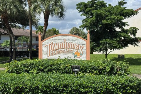 Touwnhouse à louer à Davie, Floride: 3 chambres, 123.37 m2 № 2407254 - photo 19