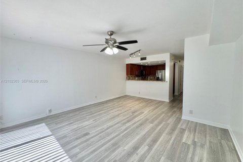 Touwnhouse à louer à Davie, Floride: 3 chambres, 123.37 m2 № 2407254 - photo 4