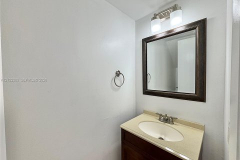 Touwnhouse à louer à Davie, Floride: 3 chambres, 123.37 m2 № 2407254 - photo 7