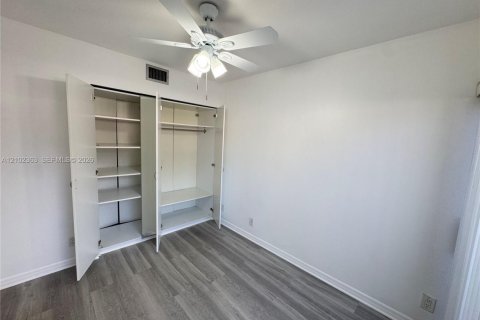 Touwnhouse à louer à Davie, Floride: 3 chambres, 123.37 m2 № 2407254 - photo 15