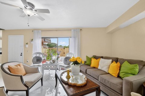 Touwnhouse à vendre à West Palm Beach, Floride: 2 chambres, 114.83 m2 № 2177039 - photo 24