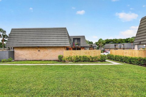 Touwnhouse à vendre à West Palm Beach, Floride: 2 chambres, 114.83 m2 № 2177039 - photo 3