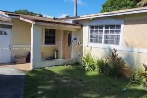 Villa ou maison à vendre à Lauderhill, Floride: 3 chambres, 138.61 m2 № 1972073 - photo 1