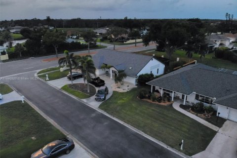 Снять в аренду виллу или дом в Венеция, Флорида 3 спальни, 187.66м2, № 1946441 - фото 4