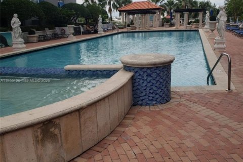 Condo in Miami, Florida, 2 bedrooms  № 2009596 - photo 12