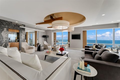 Condominio en venta en Miami, Florida, 4 dormitorios, 619.75 m2 № 2055995 - foto 12
