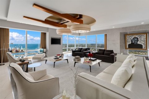 Condominio en venta en Miami, Florida, 4 dormitorios, 619.75 m2 № 2055995 - foto 2