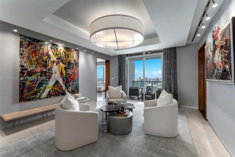 Condominio en venta en Miami, Florida, 4 dormitorios, 619.75 m2 № 2055995 - foto 8